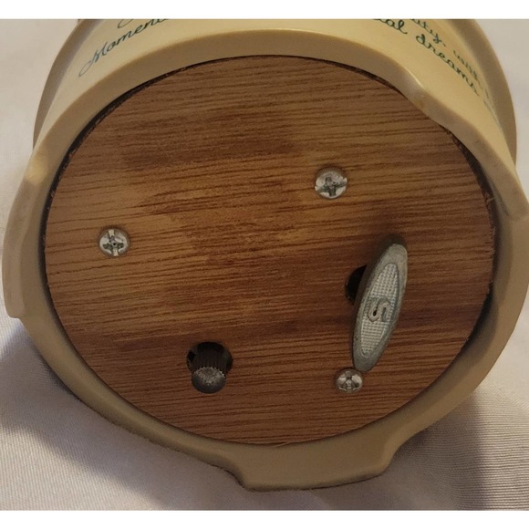 Vintage 1983 Hallmark Music Box - Picture 8 of 8